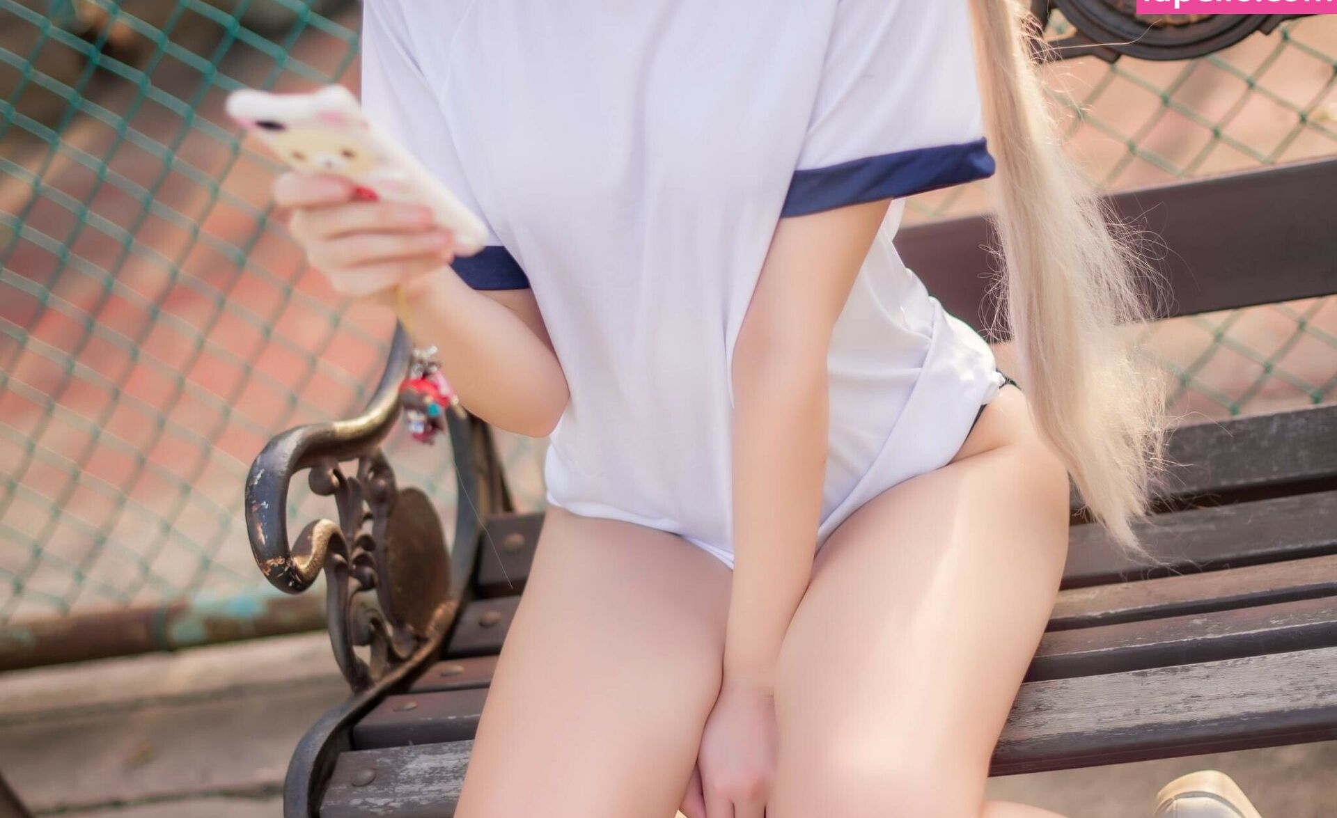 Moiicos desnuda #107763711