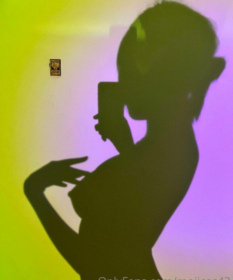 Moiicos desnuda #107764084