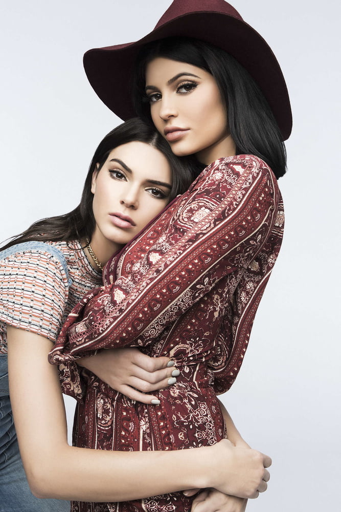 Kendall &amp; Kylie - Such A Threesome Dream...! #80016990