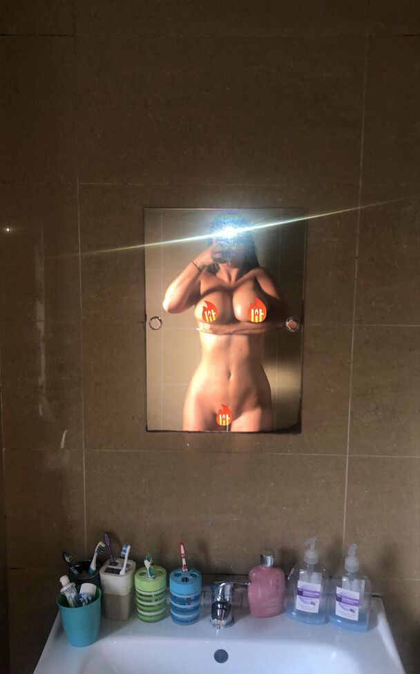 Sarah Coughlan desnuda #108251706