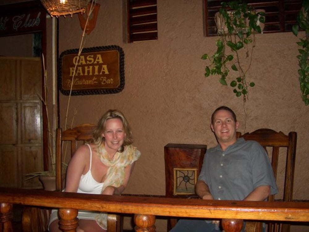 Jeune couple profitant d'un voyage mexicain
 #96877144
