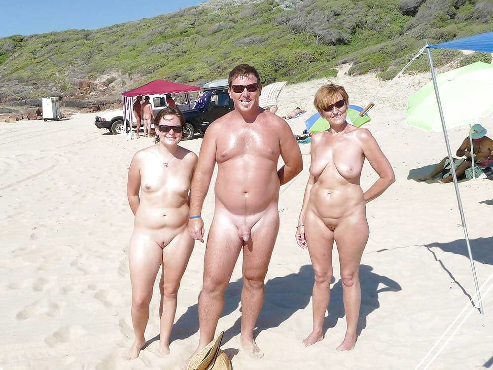 Schöne Nudisten
 #80409478