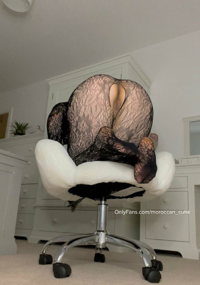 Yasmin Zbari nackt #109449352