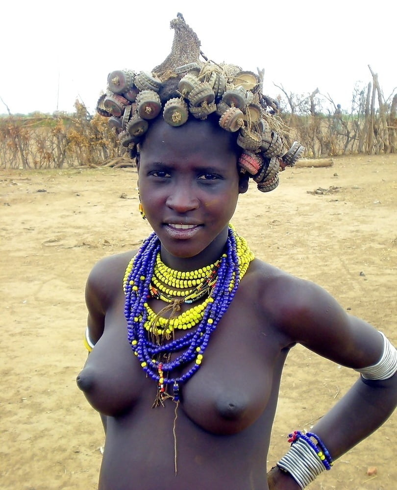 アフリカの部族の女の子
 #96299506