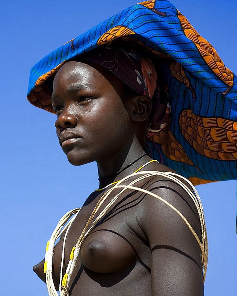 アフリカの部族の女の子
 #96299519