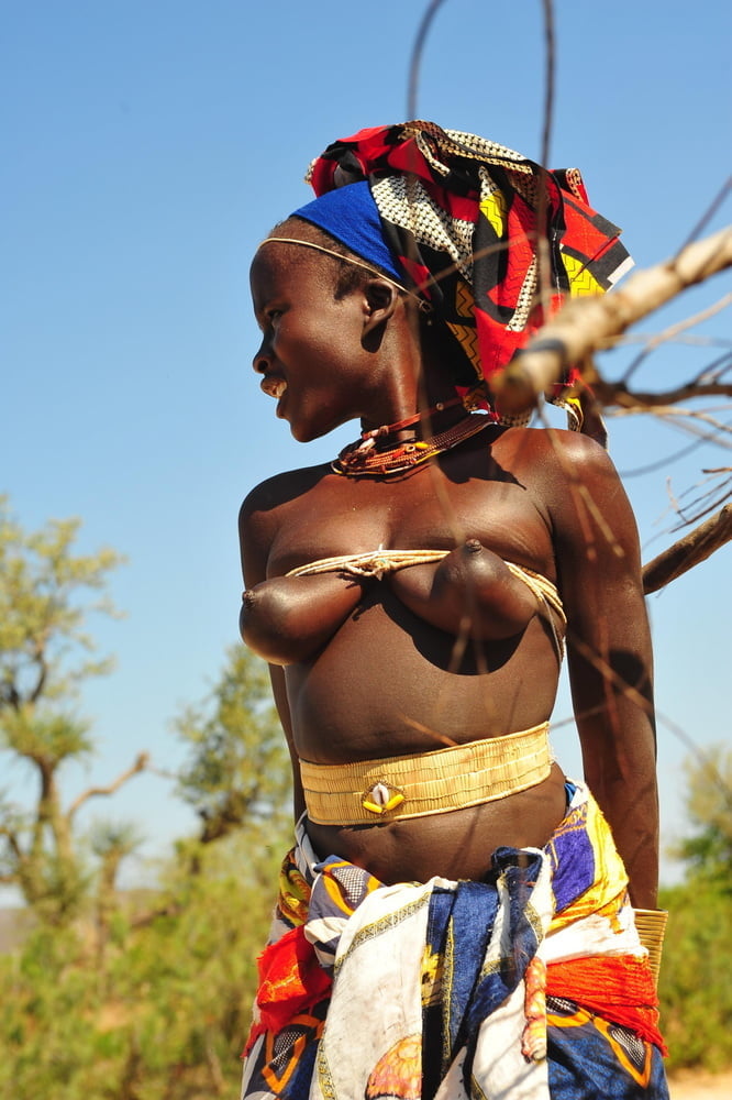 アフリカの部族の女の子
 #96299527
