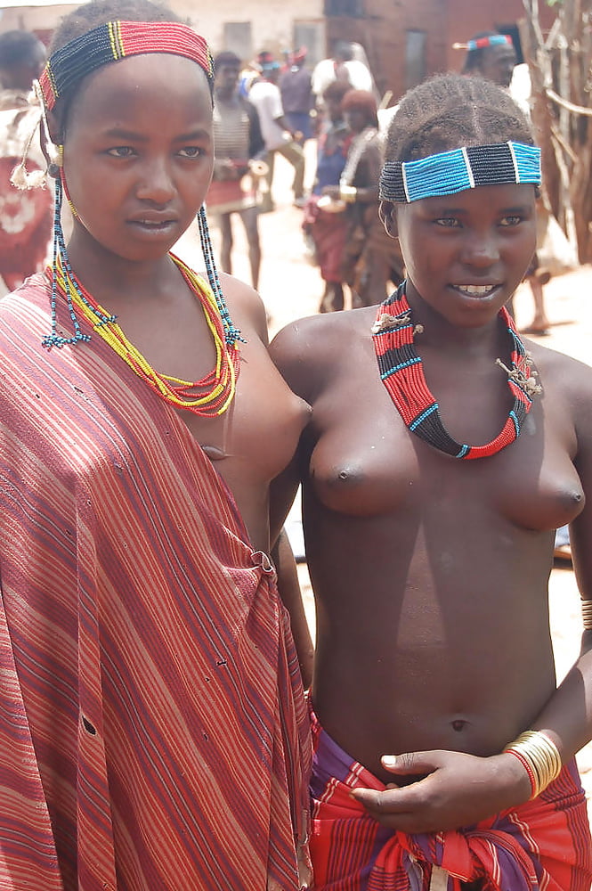 アフリカの部族の女の子
 #96299547