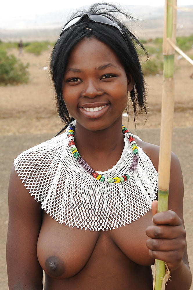 アフリカの部族の女の子
 #96299555