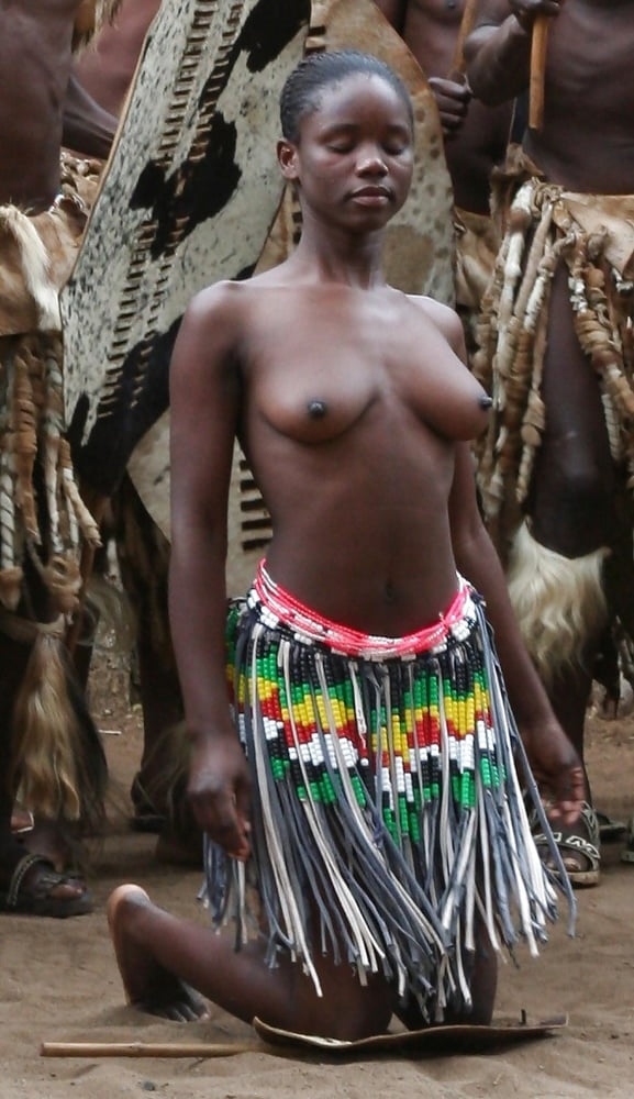 Afrikanische Stammesmädchen
 #96299563