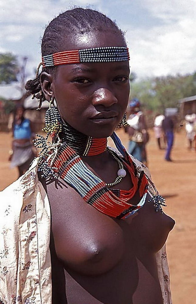Afrikanische Stammesmädchen
 #96299589