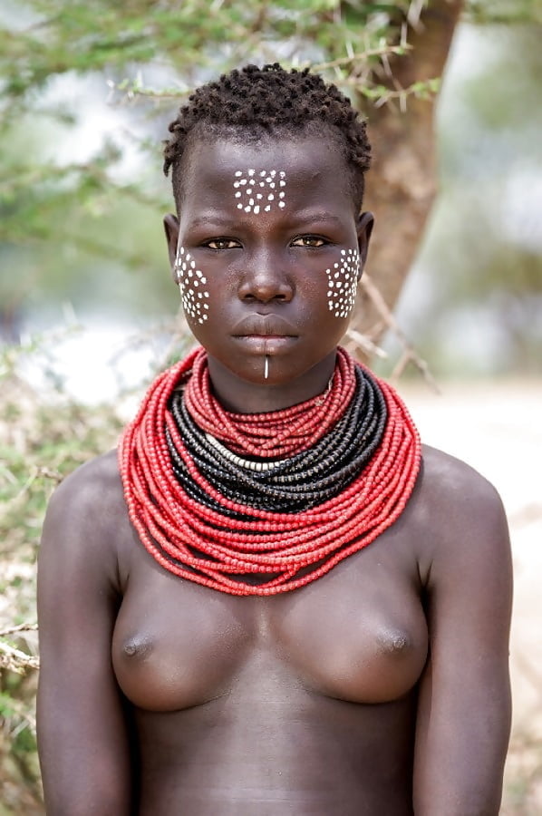 アフリカの部族の女の子
 #96299600