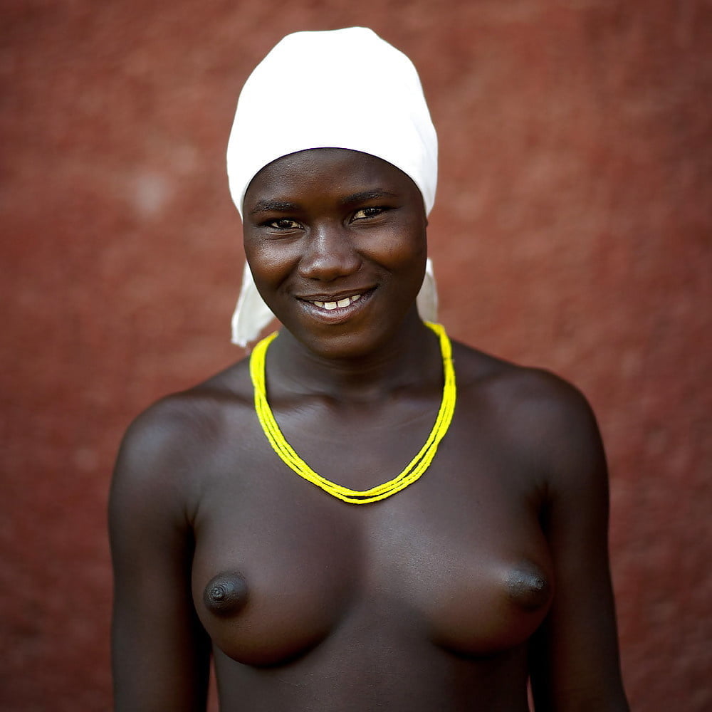 アフリカの部族の女の子
 #96299628
