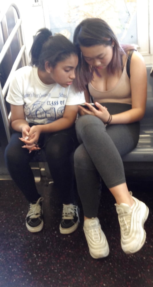 Voyeur asiático 1
 #103490940