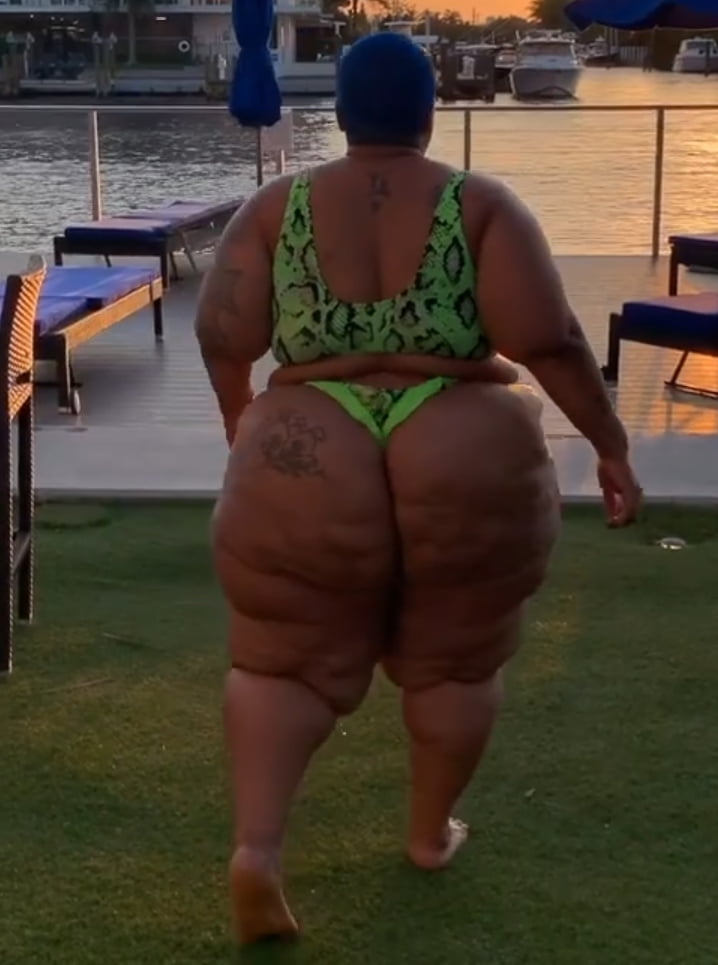 Caught this big booty black bbw walking while on vacatiom #91518470