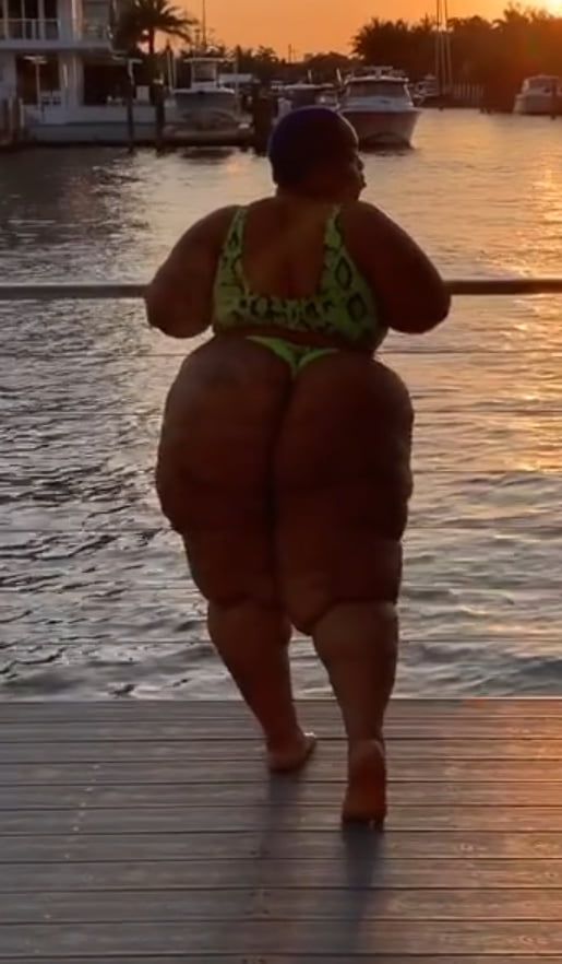 Caught this big booty black bbw walking while on vacatiom #91518476