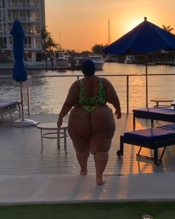 Caught this big booty black bbw walking while on vacatiom #91518480