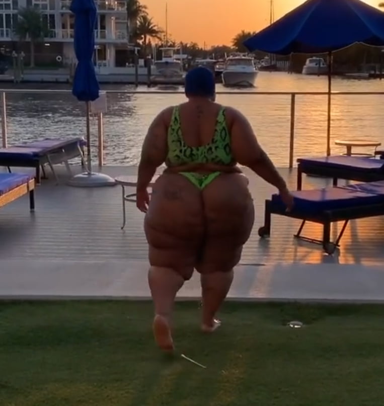 Caught this big booty black bbw walking while on vacatiom #91518482