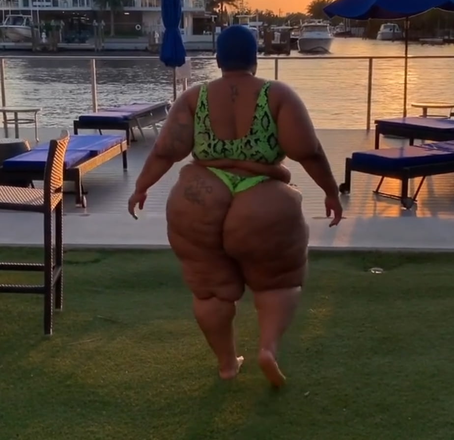 Caught this big booty black bbw walking while on vacatiom #91518484