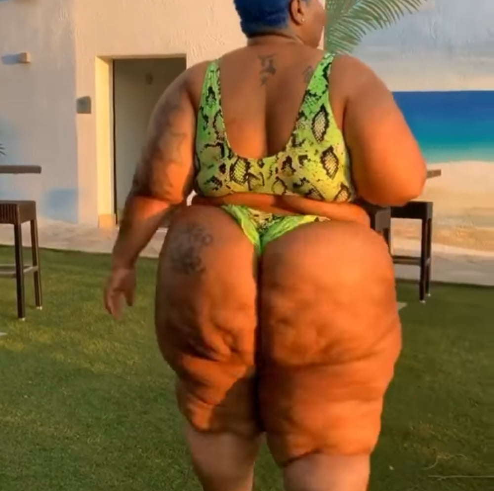 Caught this big booty black bbw walking while on vacatiom #91518491