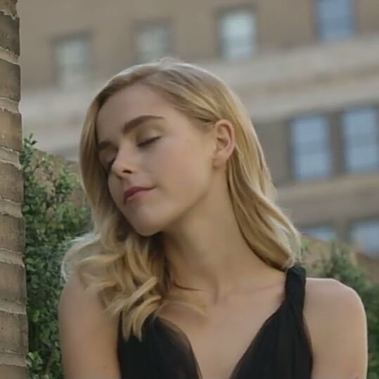 Kiernan shipka 5
 #87354228
