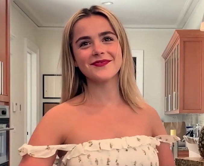 Kiernan shipka 5
 #87354231