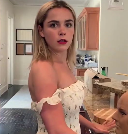 Kiernan shipka 5
 #87354258