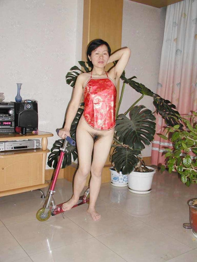 Chinesische Frau
 #103731315