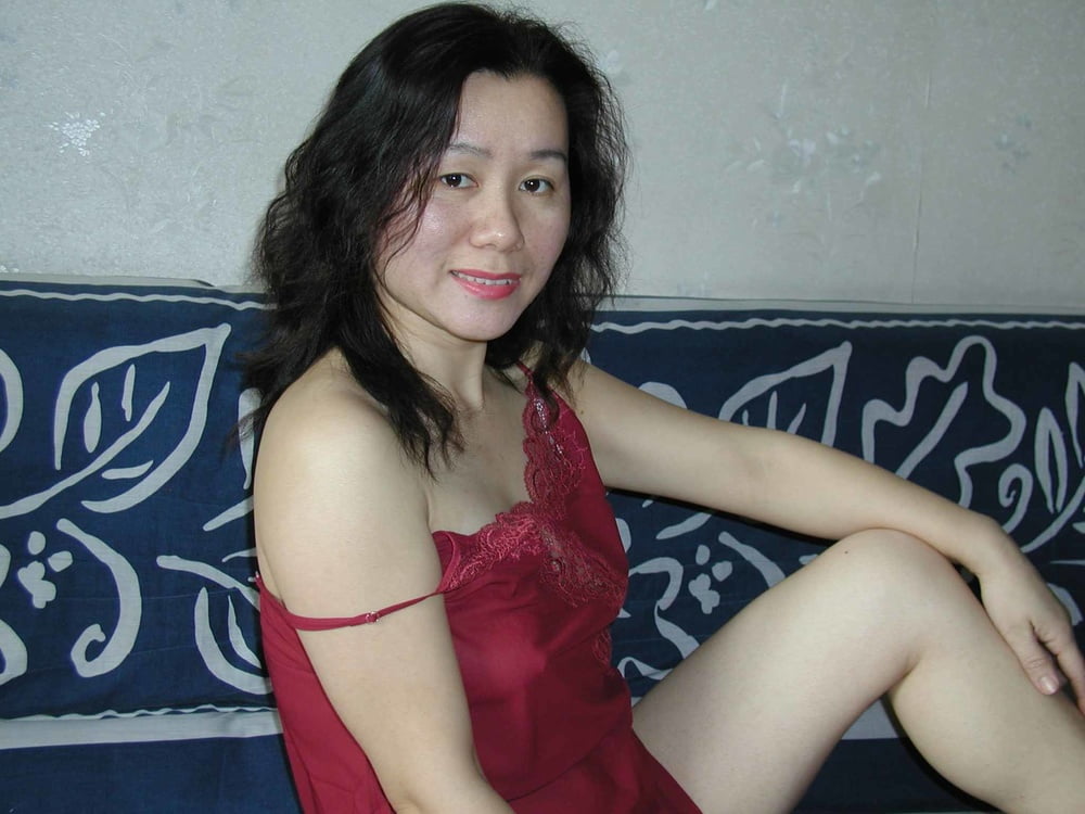 Chinesische Frau
 #103731402