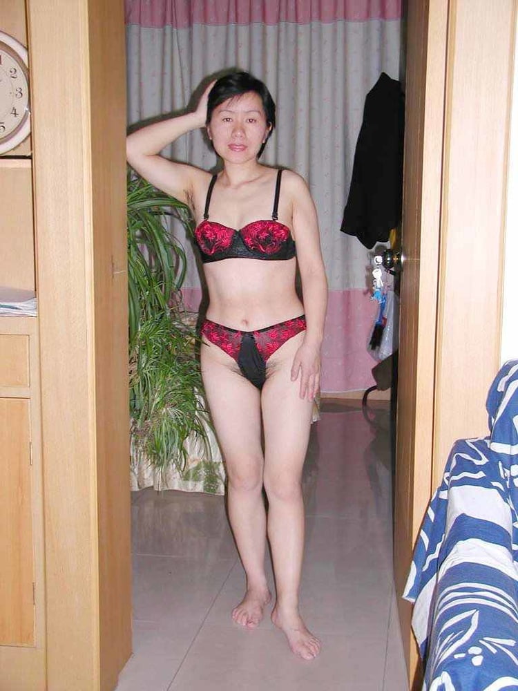 Chinesische Frau
 #103731472
