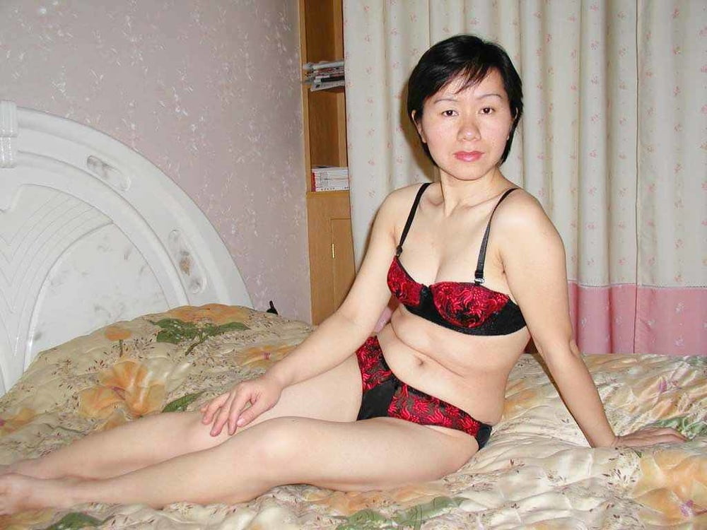 Chinesische Frau
 #103731488