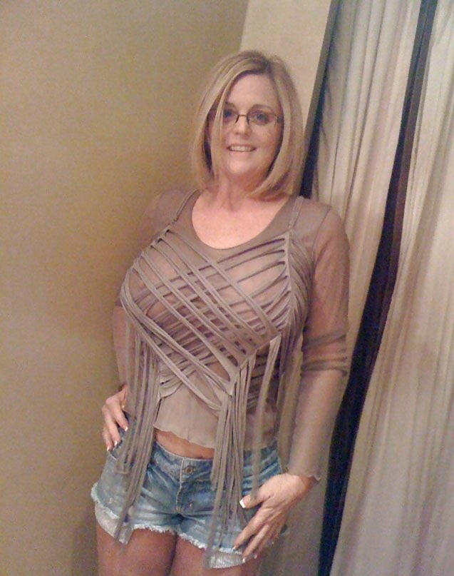 AMAZING BODY BLONDE MILF #104925730