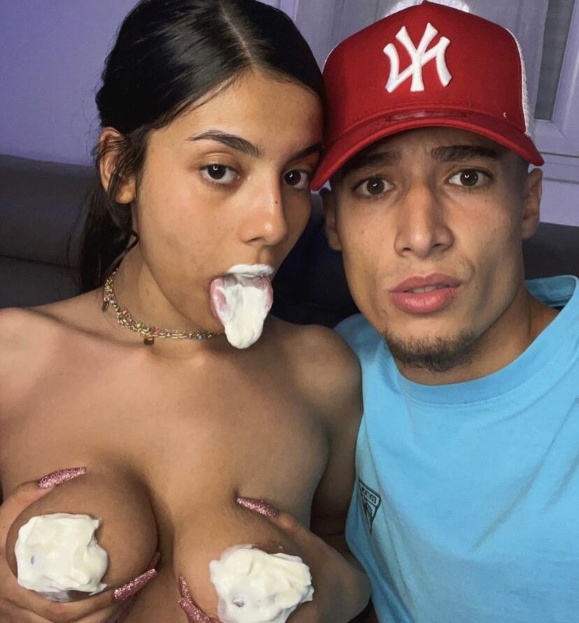 Capi Prive nackt #109497019