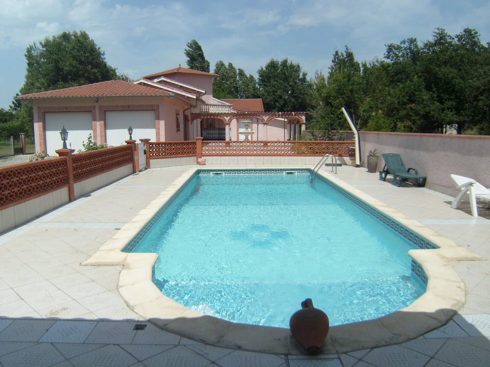 Francia babe
 #103897549