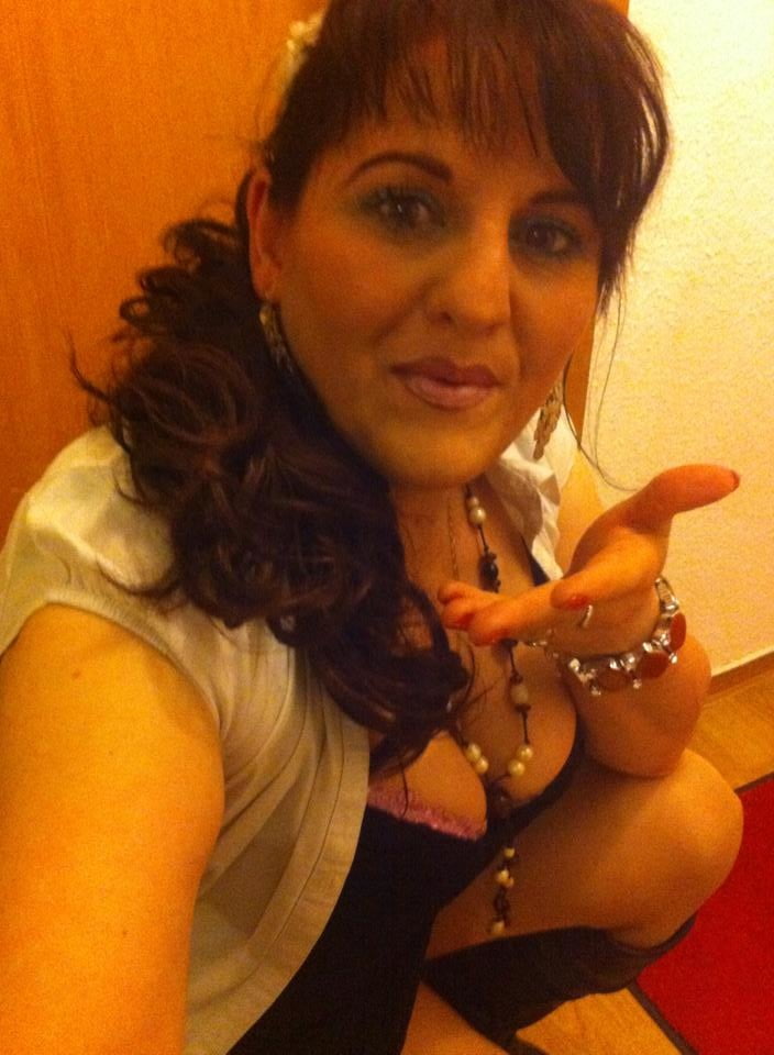 Rou romanian milfs 54 maman a un grand décolleté
 #96195666