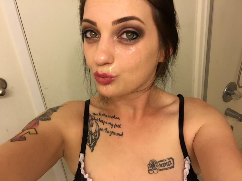 Tattooed emo cumslut Freundin ausgesetzt
 #99687253