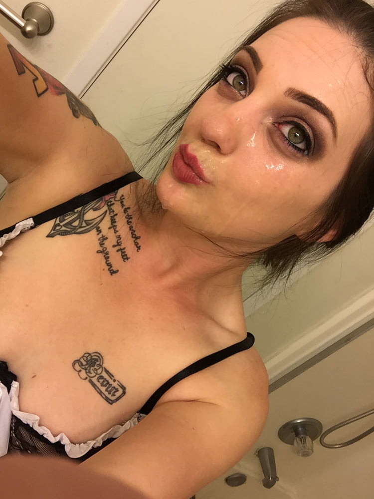 Ragazza emo tatuata cumslut esposta
 #99687256