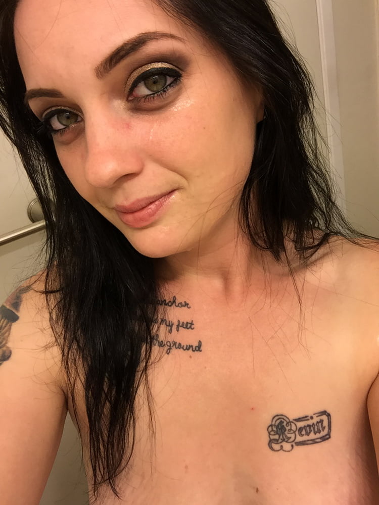 Tattooed emo cumslut Freundin ausgesetzt
 #99687259