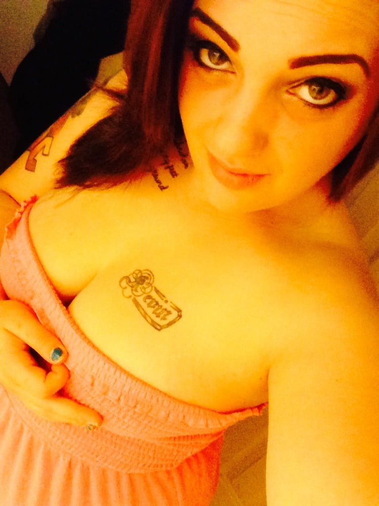 Tattooed emo cumslut Freundin ausgesetzt
 #99687310