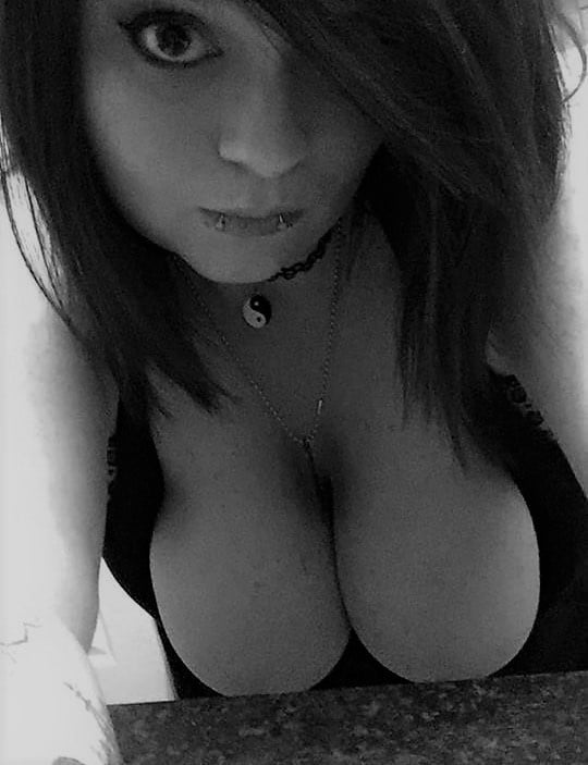 Goth Schlampe: leta
 #95571737