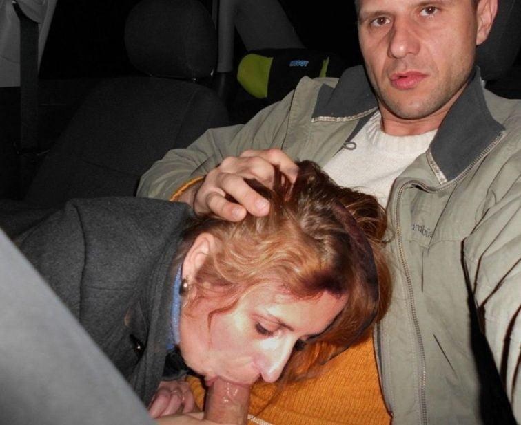 Esposas putas dando bj's a extraños en autos
 #105634081