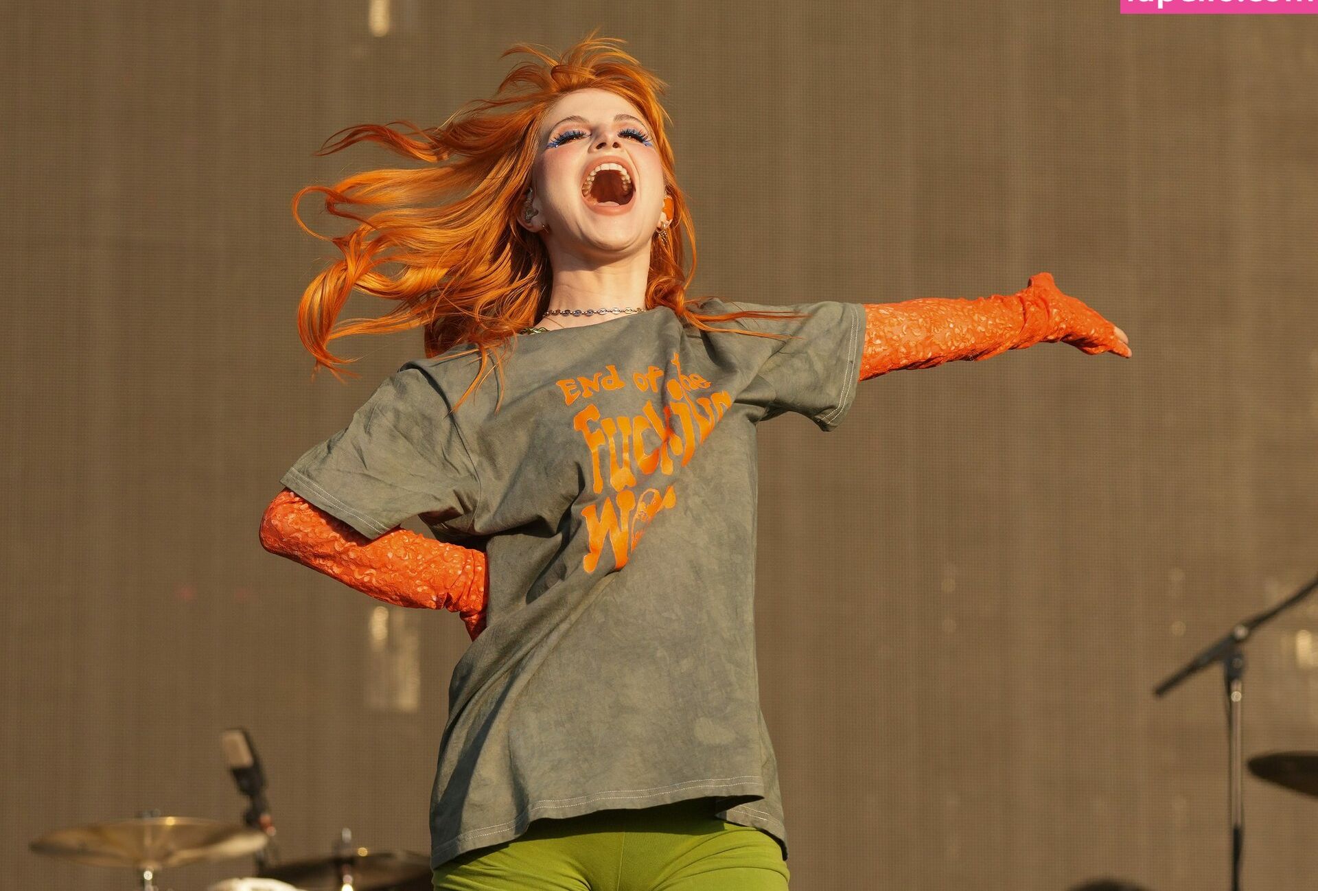 Hayley Williams nude #109039471