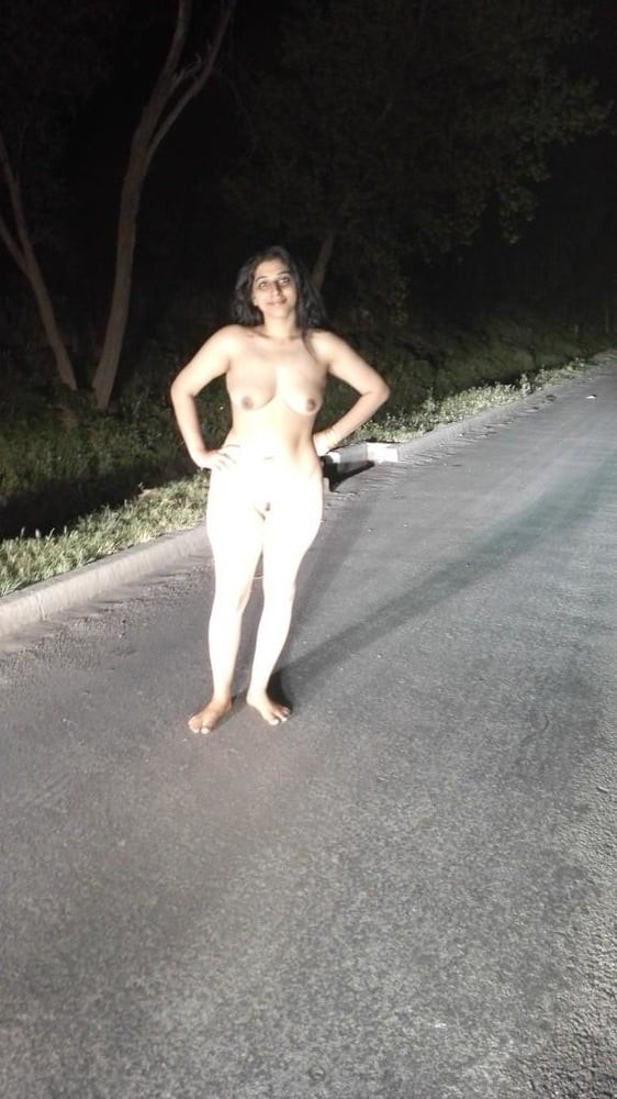 Bhabi nackt in der Öffentlichkeit neha bhabhi brachte ihre offenen Brüste ri
 #105563814