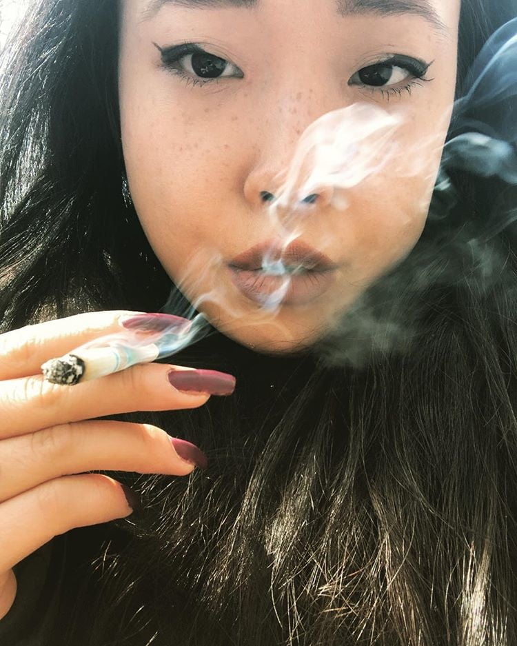 Azn hotttsmoking bitch
 #100833929