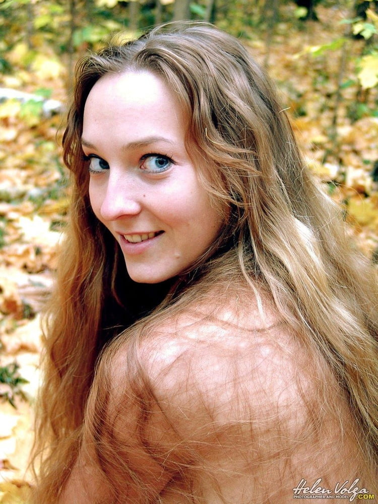 Naked In Forest 4000277