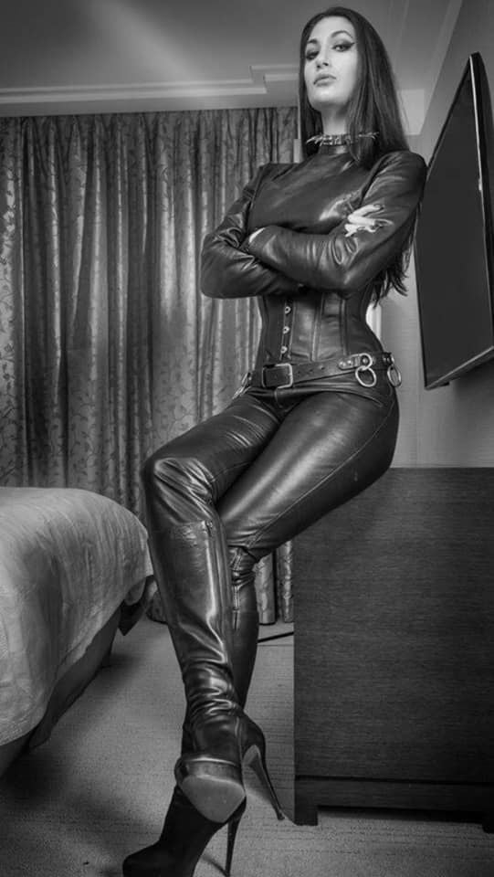 Woman completely in leather 4 - by Redbull18 #95776776