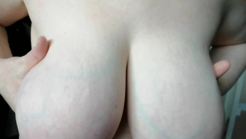 Mes gros seins (photos de la vidéo)
 #98649467
