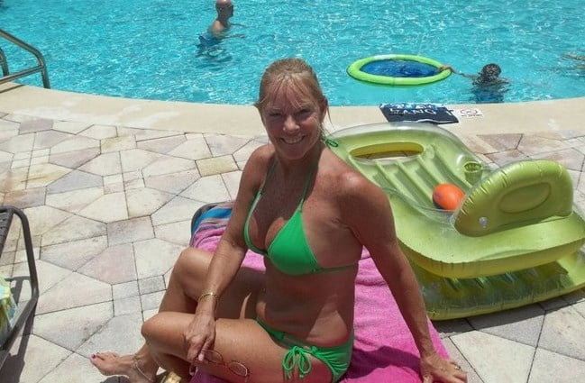 Wanking bikini milfs mix #89061213