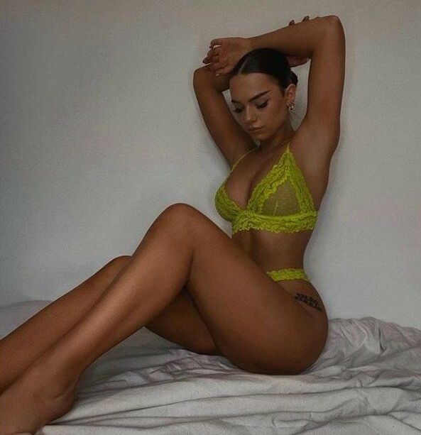 Charlotte.maynard desnuda #109525623
