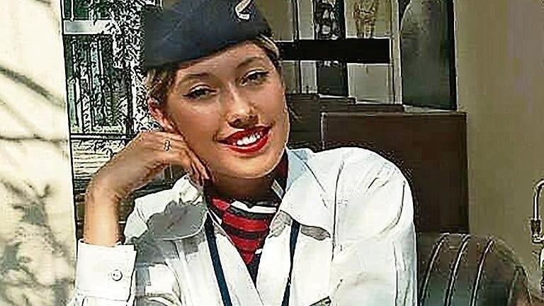 La célèbre hôtesse de l'air de la British Airways - Laura laine
 #101278732