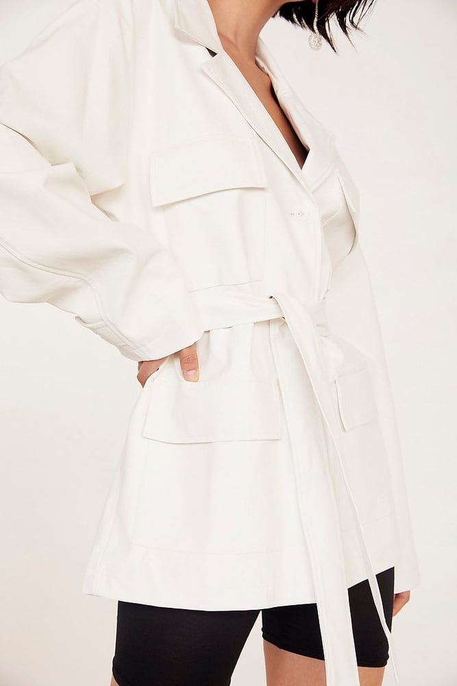 Manteau de cuir blanc 2 - par redbull18
 #102243653